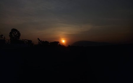 Sunset's Promise: An Aesthetic Glimpse of Golden Hope