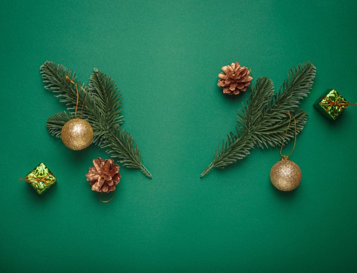 10 Decor Ideas for a Green Christmas Party that Scream Festive