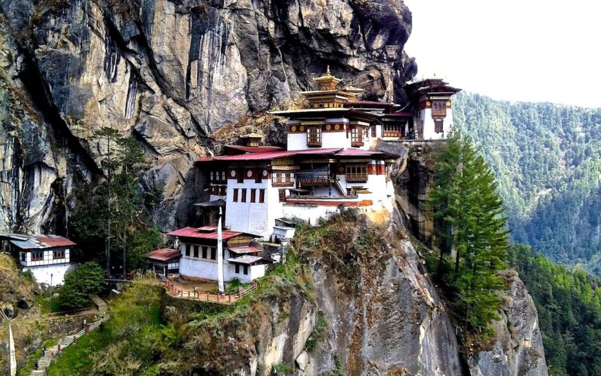 Bhutan: The Land of the Thunder Dragon (Perpetually Cool)