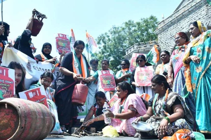 LPG Price Hike Sparks Protest in Karnataka’s Kalaburagi