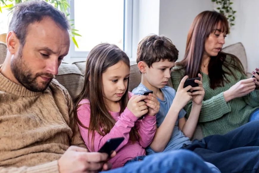 How often do you feel distracted by screens (phone/TV) while spending time with your partner or family?