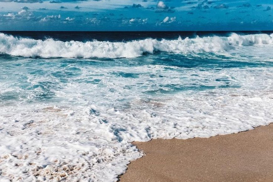 What causes the tides at beaches around the world?