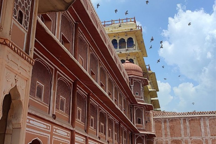 Who founded the city of Jaipur in 1727?